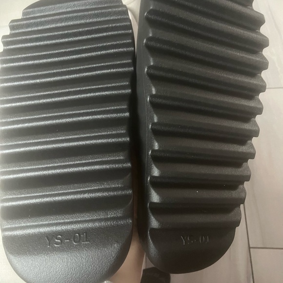 Yeezy Black Slides main image 6